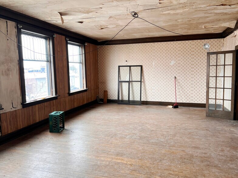 More Photos Of 704 Front St, Brainerd Storefront Retail Residential For Sale