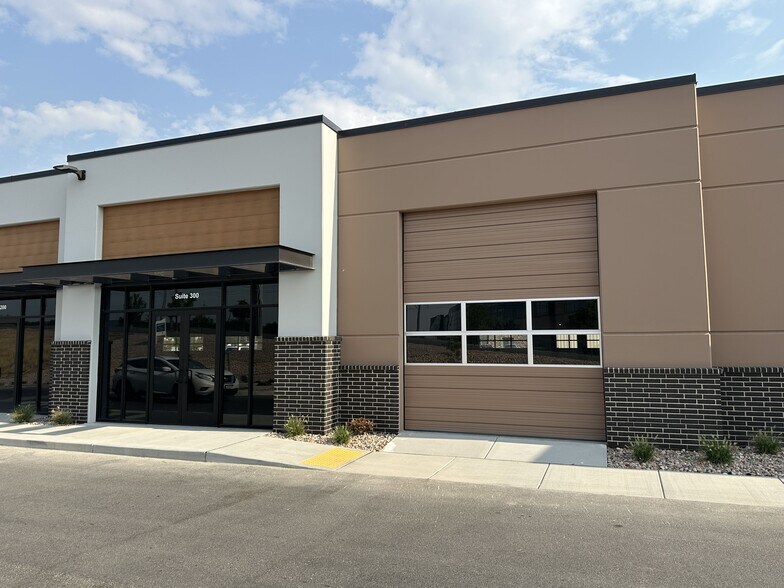 More Photos Of 3076 Decker Lake Dr, West Valley City Warehouse For Lease