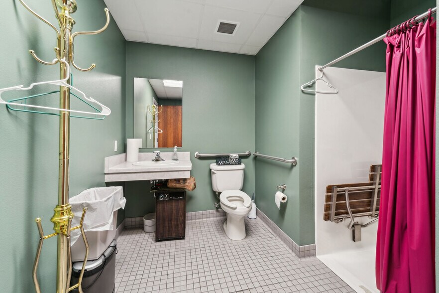 More Photos Of 952 S Park Ave, Fond Du Lac Medical For Sale