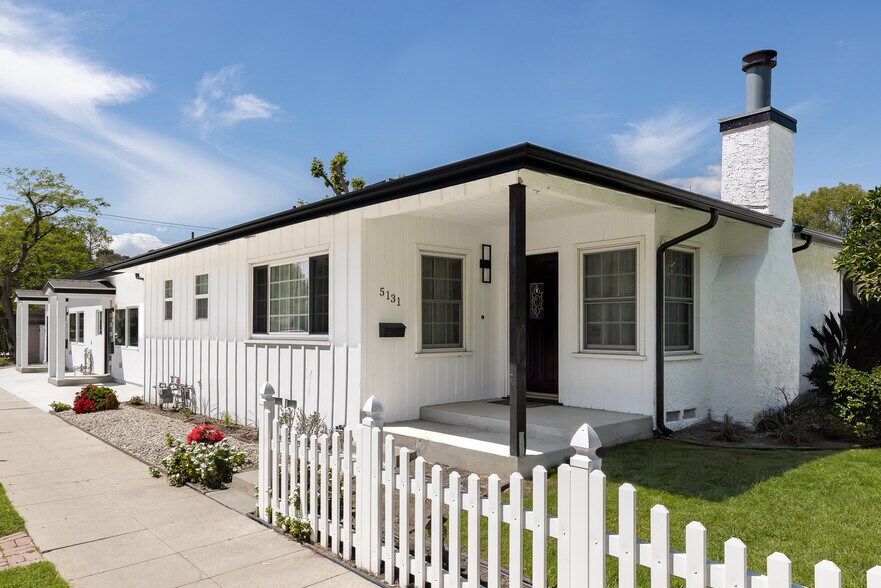 More Photos Of 5131 Don Pio Dr, Woodland Hills Multifamily For Sale