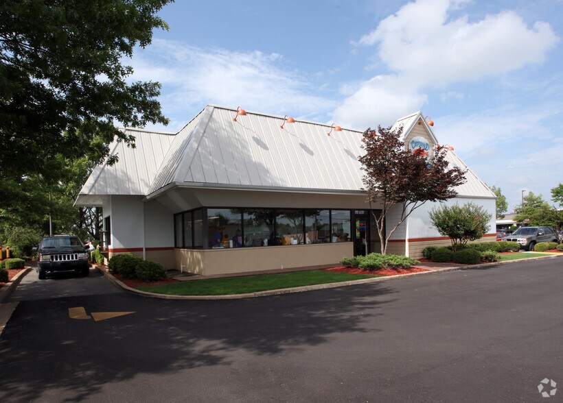 More Photos Of 784 W Poplar Ave, Collierville General Retail For Lease