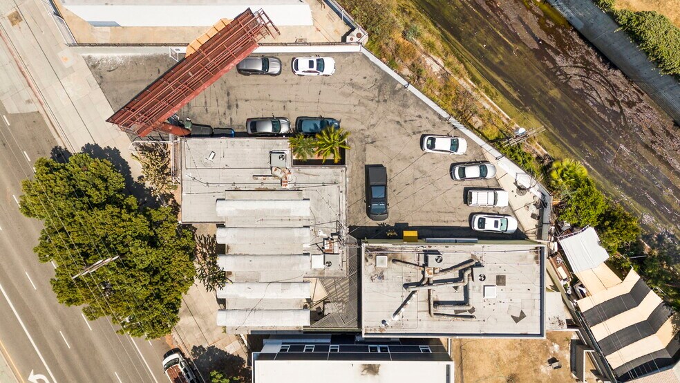 More Photos Of 5200 Venice Blvd, Los Angeles Loft Creative Space For Lease