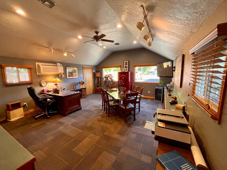More Photos Of 921 E Prospect Rd, Fort Collins Flex For Sale