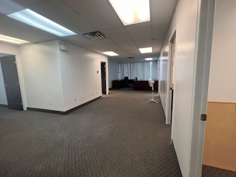 More Photos Of 3005 Boul Matte, Brossard Office For Lease