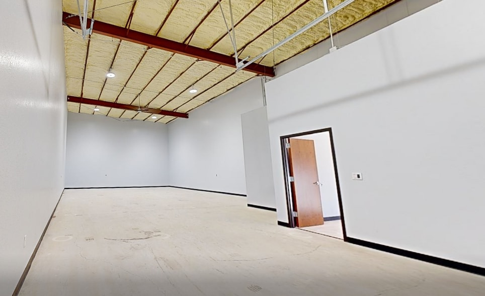 More Photos Of 10927 Fredericksburg Rd, San Antonio Unknown For Lease