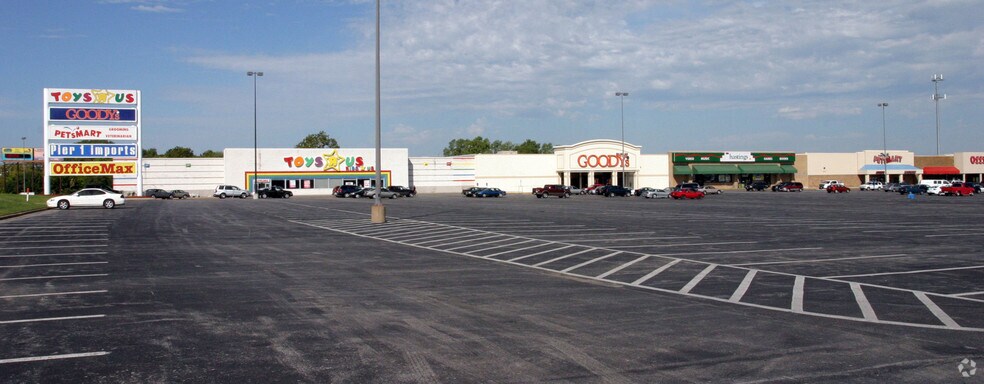 More Photos Of 410-530 S Rangeline Rd, Joplin Storefront For Sale