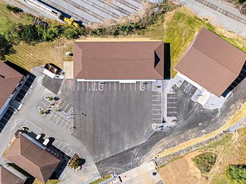 More Photos Of 975 Sawtooth Oak Cir, Harrisonburg Warehouse For Lease