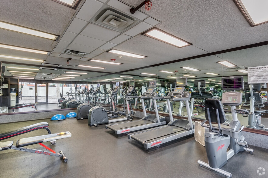 More Photos Of 2101 S Meridian Ave, Oklahoma City Hotel For Sale