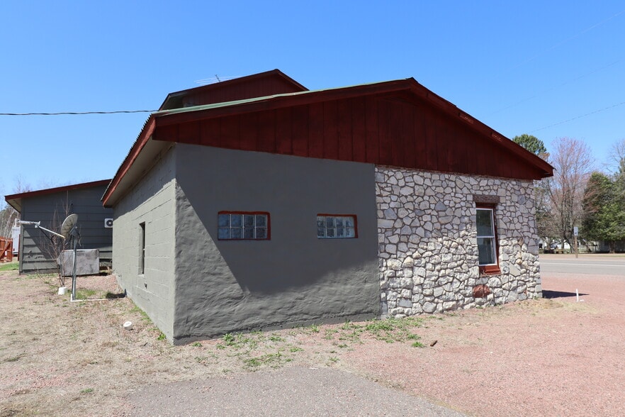 More Photos Of 22211 US Highway 63, Grand View Flex For Sale