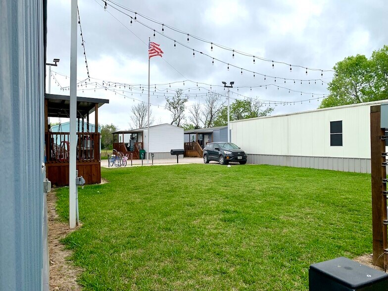 More Photos Of 3621 County Road 161, Alvin Multifamily For Sale