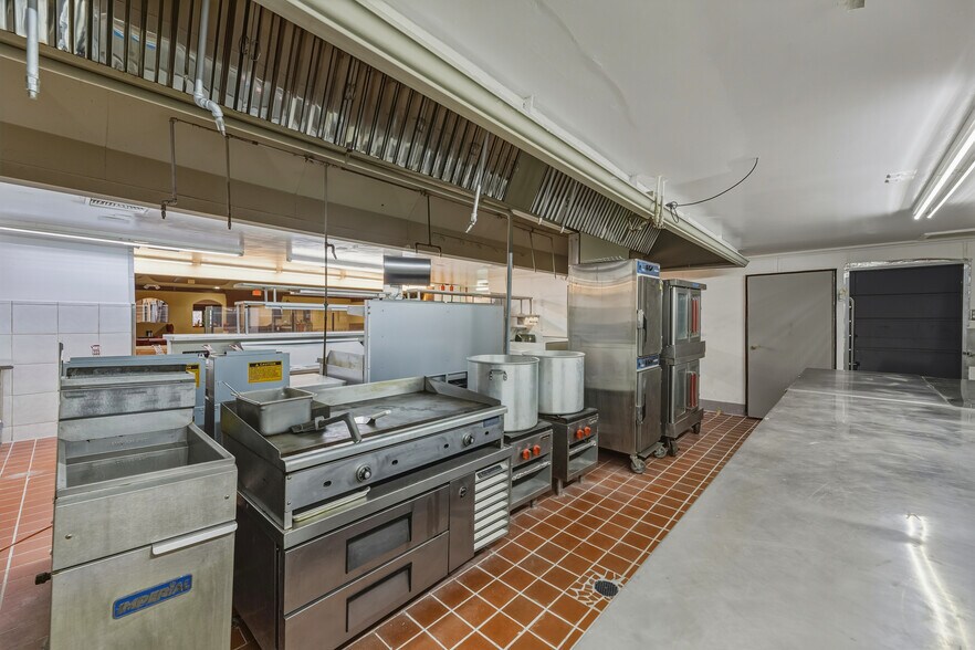 More Photos Of 300 N Cocoa Blvd, Cocoa Restaurant For Lease