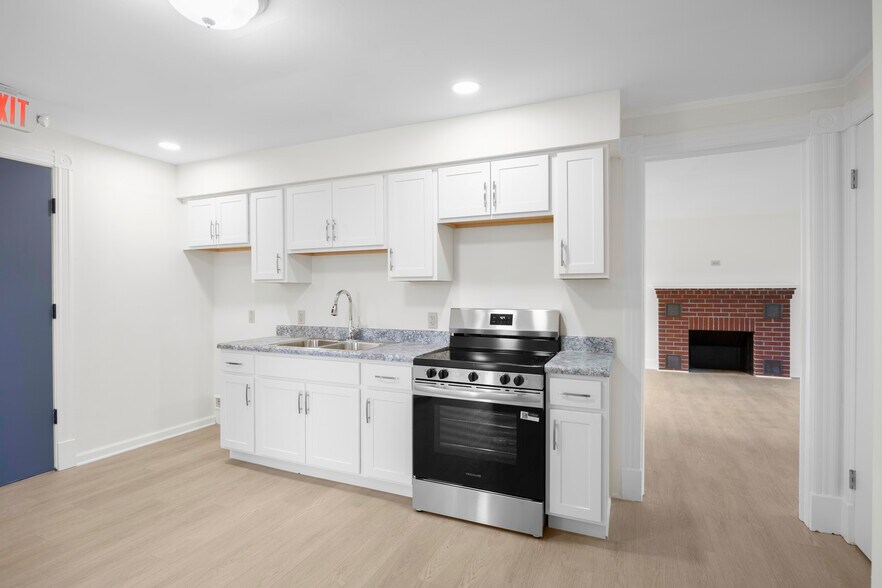 More Photos Of 267 Wolf Rd, Latham Office For Lease