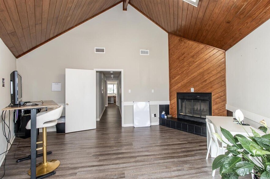 More Photos Of 5380 Central Ave, Hot Springs Office For Sale