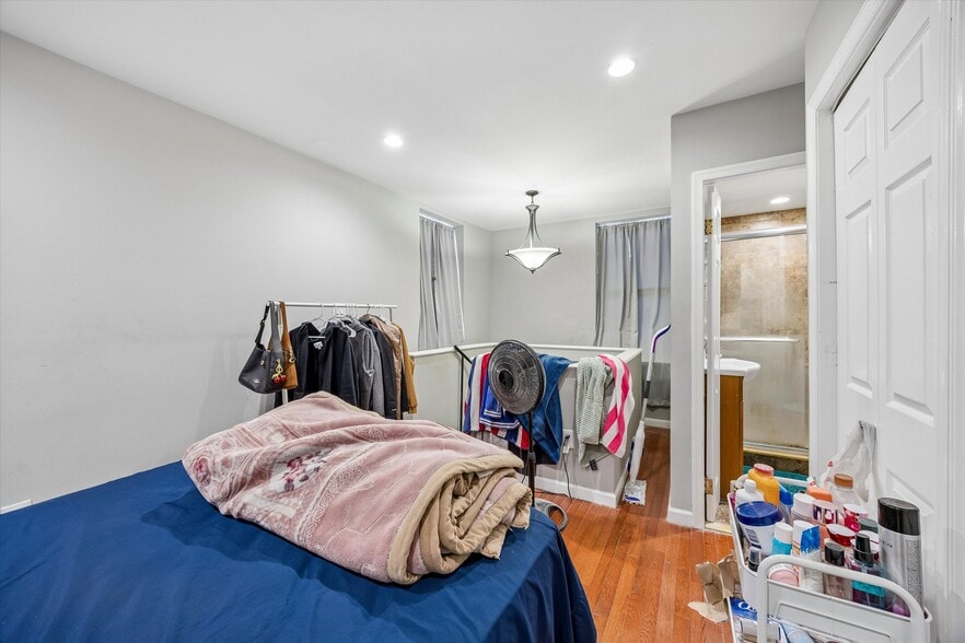 More Photos Of 1909 S Broad St, Philadelphia Office Residential For Sale