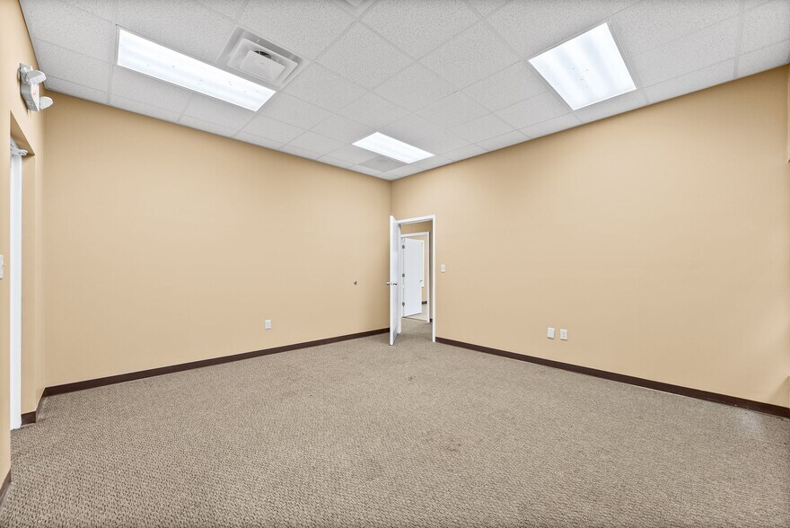 More Photos Of 2231 Stokes Rd, Clarksville Storefront Retail Office For Lease