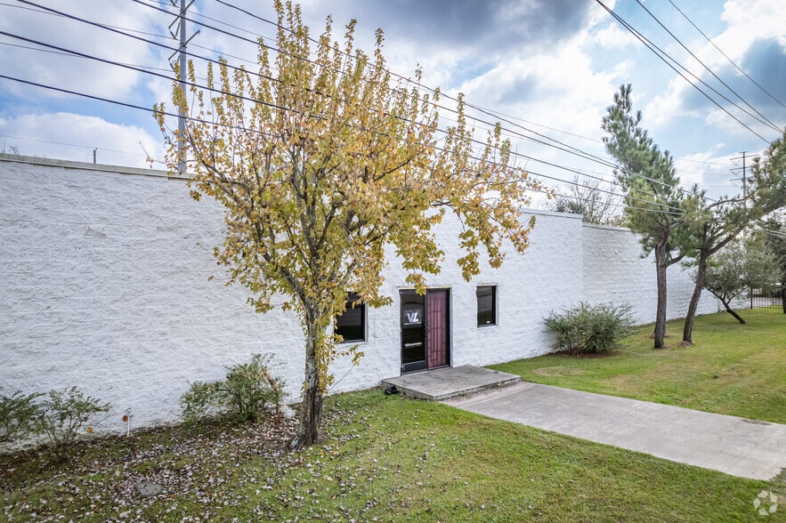 More Photos Of 8403 Almeda. Rd, Houston Unknown For Lease