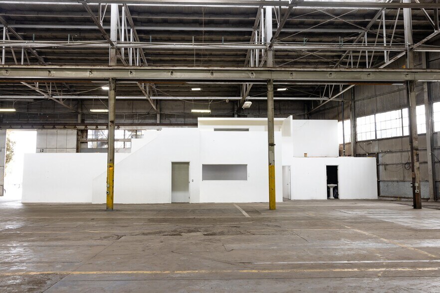 More Photos Of 205 S Mission Rd, Los Angeles Warehouse For Lease