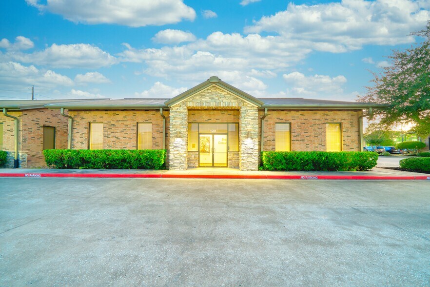 More Photos Of 15430 Ridge Park Dr, Houston Office For Sale