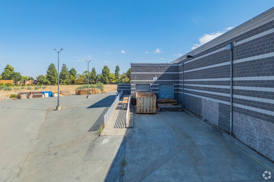 More Photos Of 3033 Harbor St, Pittsburg Unknown For Lease