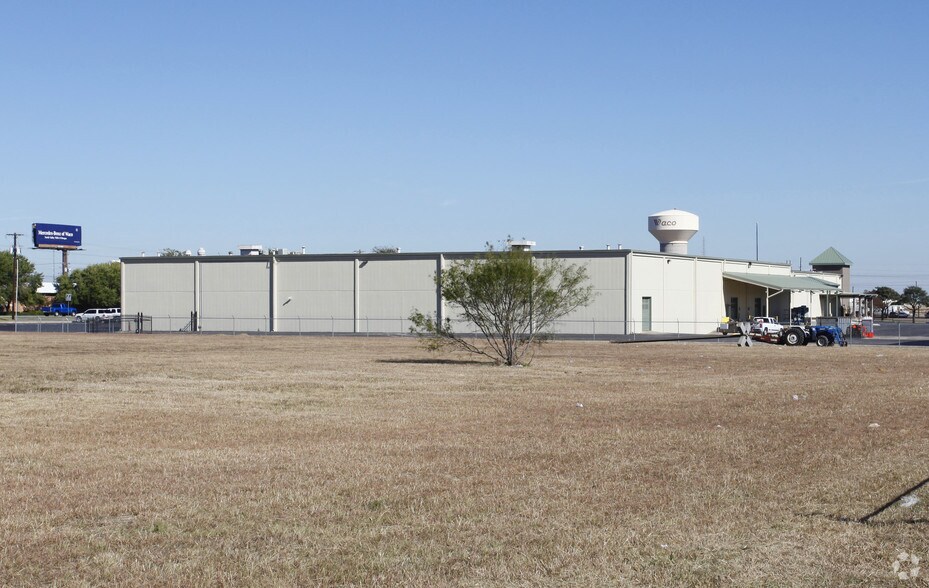 More Photos Of 701 W Loop 340, Waco Self Storage For Lease
