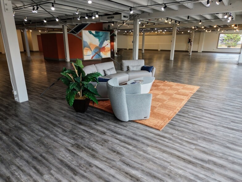 More Photos Of 16705 Southcenter Pky, Tukwila Freestanding For Lease