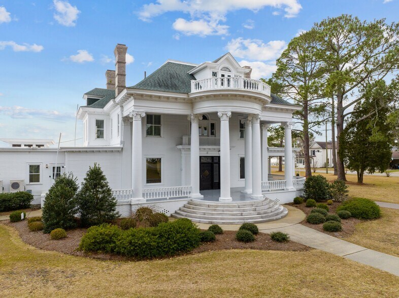 More Photos Of 738 E Main St, Belhaven Hotel For Sale