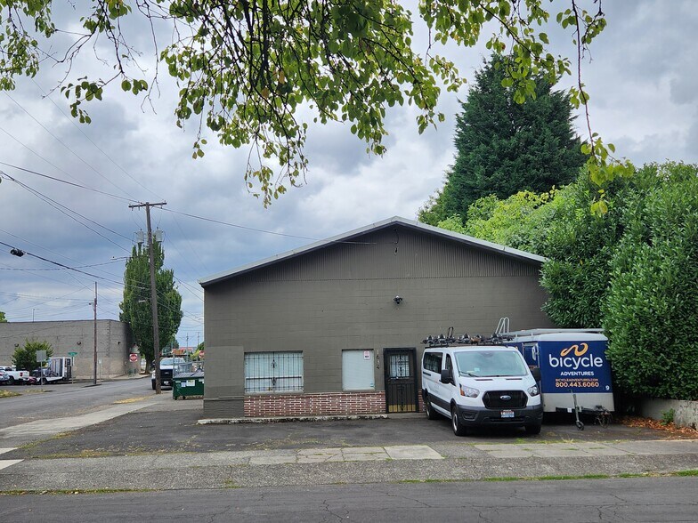 More Photos Of 1634 SE Brooklyn St, Portland Warehouse For Sale