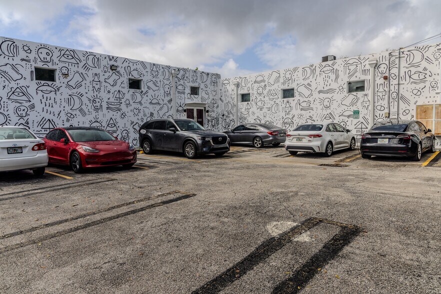 More Photos Of 350-360 NE 60th St, Miami Loft Creative Space For Lease