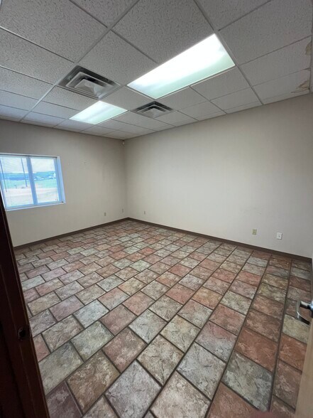 More Photos Of 240 Corporate Dr, Sibley Distribution For Sale