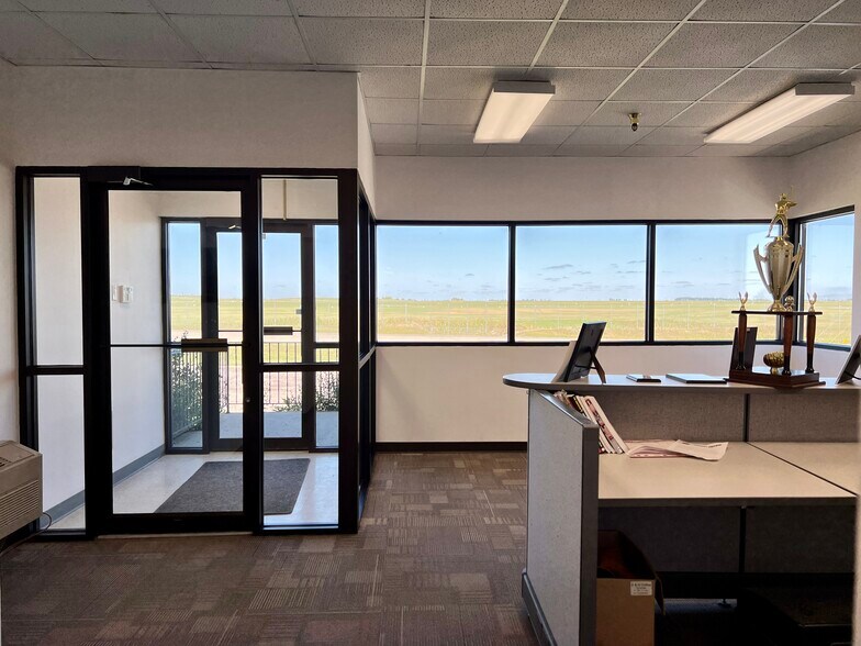 More Photos Of 1025 4 Bottle Dr, Valley City Industrial For Lease