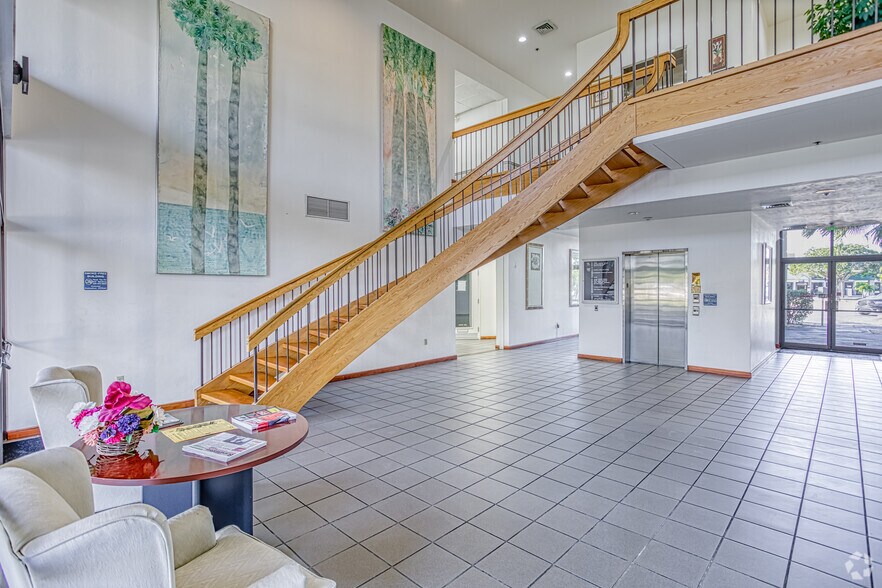 More Photos Of 1500 Colonial Blvd, Fort Myers Office For Lease