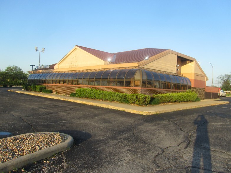 More Photos Of 4721 Lincoln Mall Dr, Matteson Freestanding For Lease
