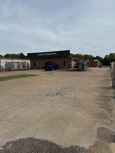 Primary Photo Of 2085 First Commercial Dr, Southaven Warehouse For Sale