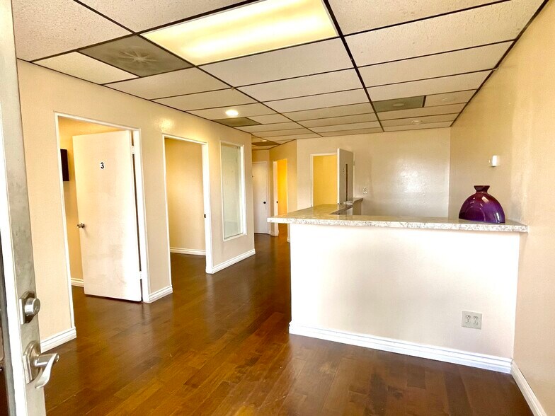 More Photos Of 4550 Kearny Villa Rd, San Diego Office For Sale