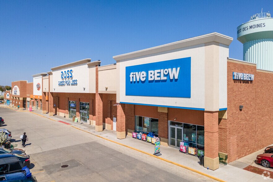 More Photos Of 3700-4120 University Ave, West Des Moines Unknown For Lease