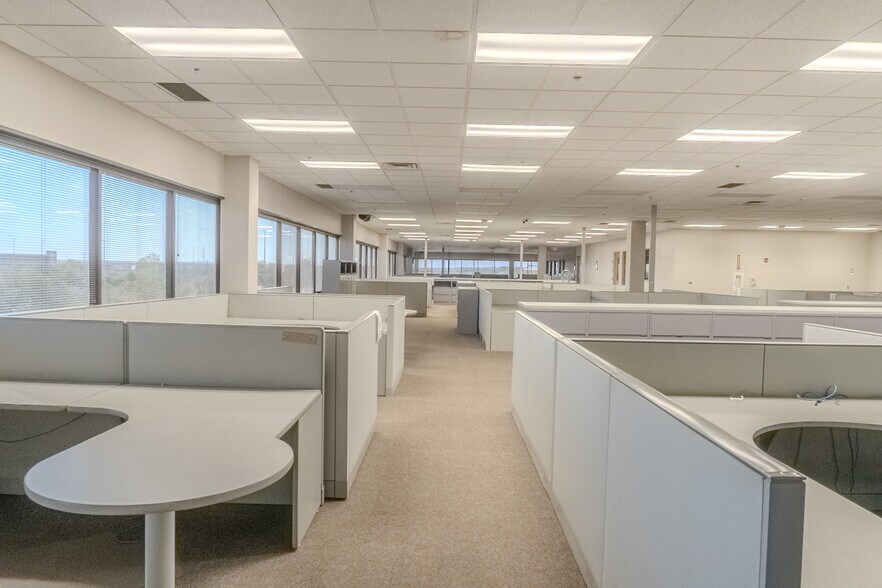 More Photos Of 4611 Wiseman Blvd, San Antonio Manufacturing For Sale