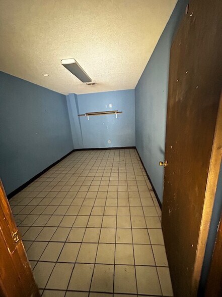 More Photos Of 2770 N Douglass St, Malden Storefront Retail Office For Sale