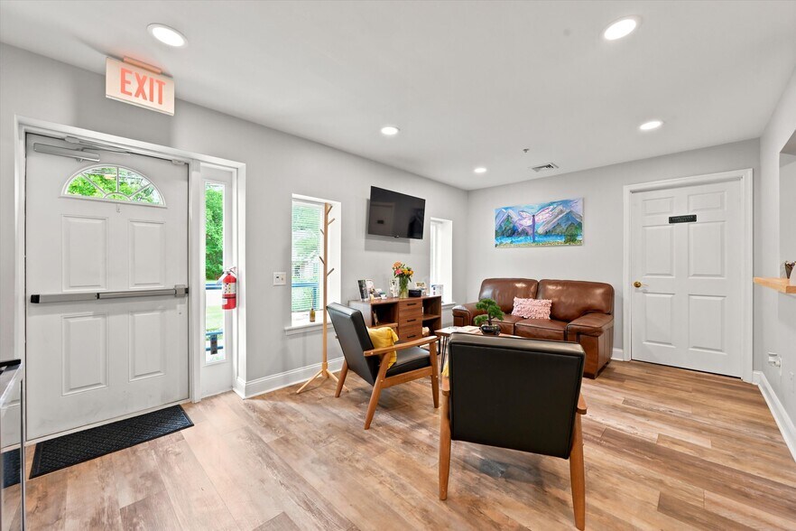 More Photos Of 103 Garris Rd, Downingtown Medical For Sale