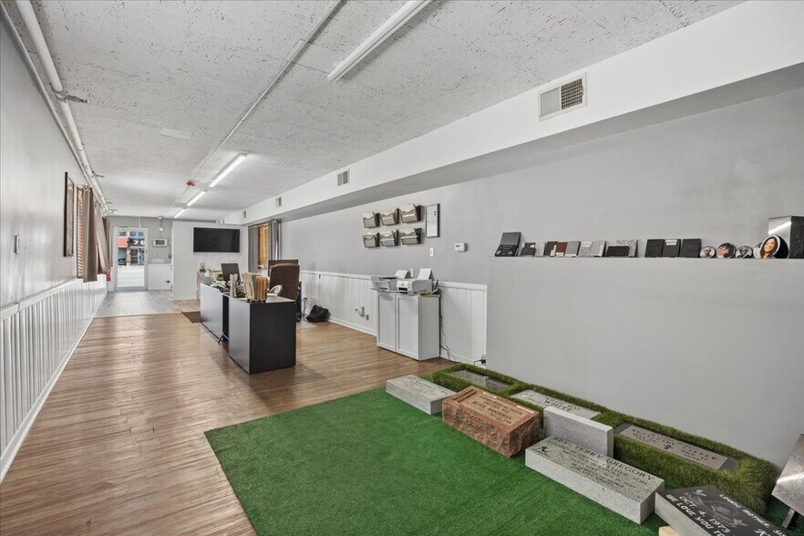 More Photos Of 10439 W Cermak Rd, Westchester Office For Sale