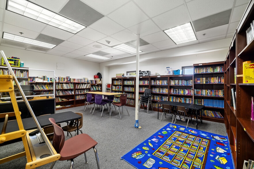 More Photos Of 44339 Beech Ave, Lancaster Schools For Lease