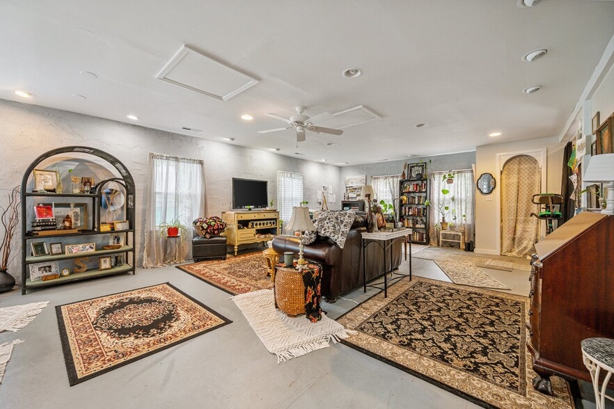 More Photos Of 315-317 Castle St, Wilmington General Retail For Sale