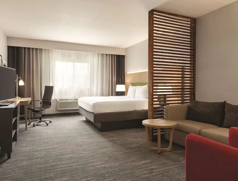 More Photos Of 5760 I 55 S, Byram Hotel For Sale
