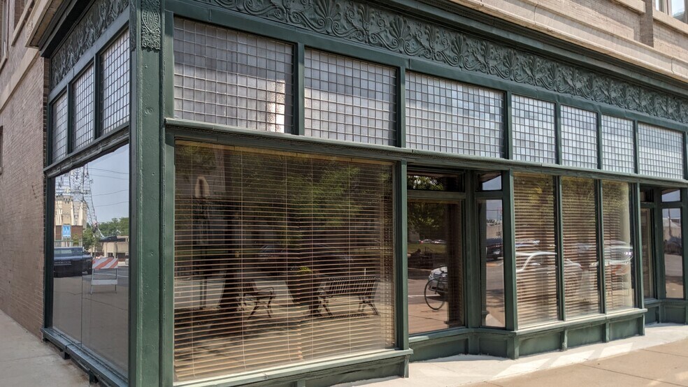 More Photos Of 115 W Jefferson St, Bloomington Apartments For Lease