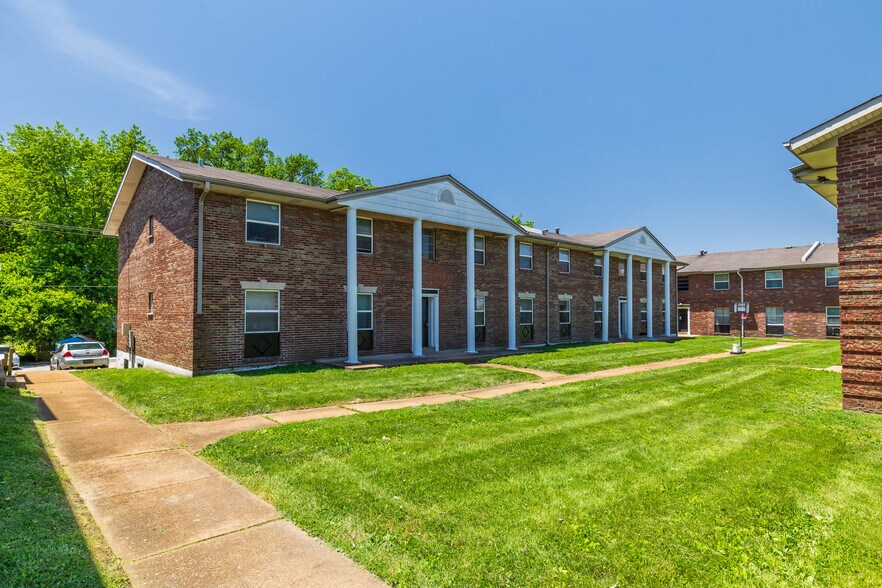 More Photos Of 9921 Sloane Sq, Saint Louis Apartments For Sale