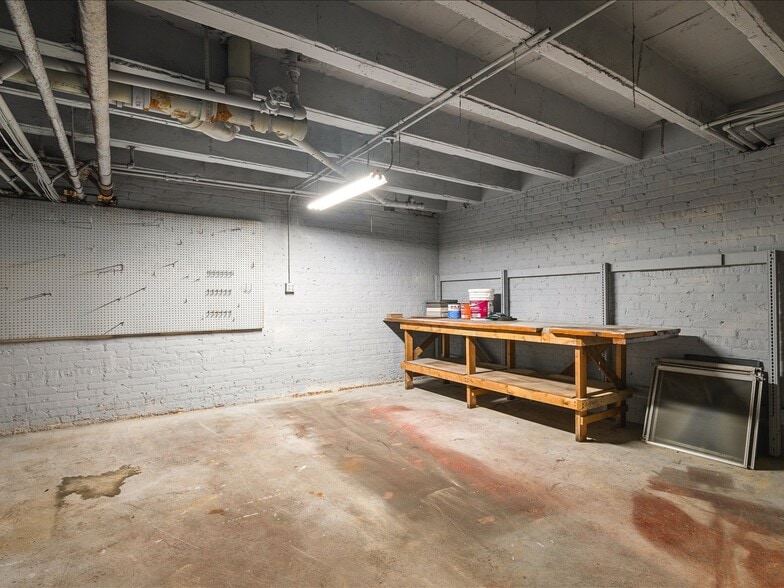 More Photos Of 204 S 6th St, Rockford Apartments For Sale