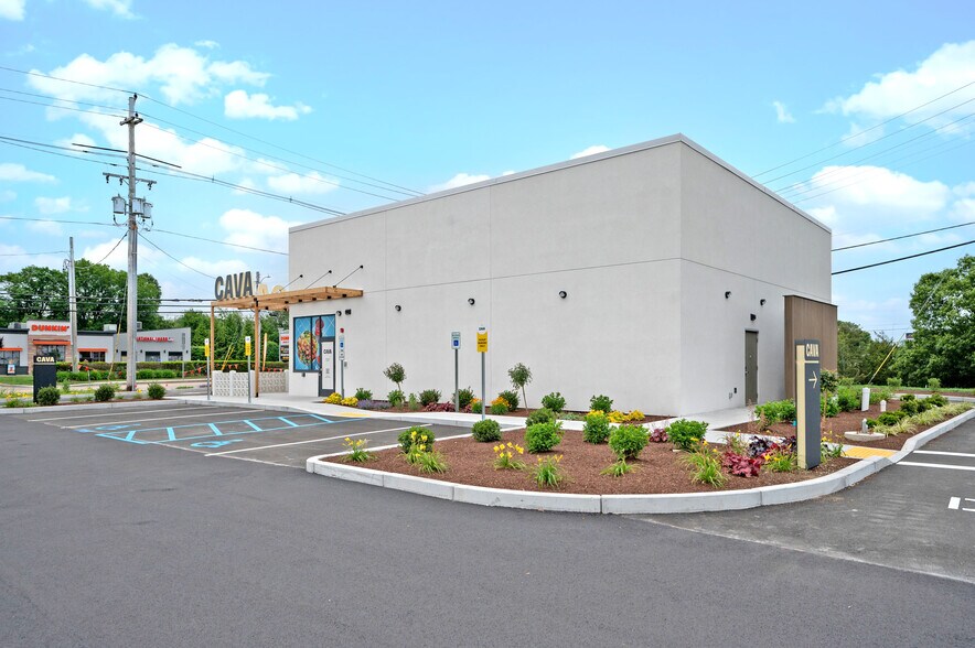 More Photos Of 1009 Centerville Rd, Warwick General Retail For Sale