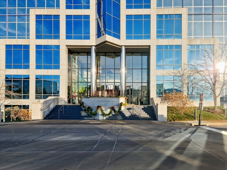 More Photos Of 2 Cityplace Dr, Creve Coeur Coworking Space