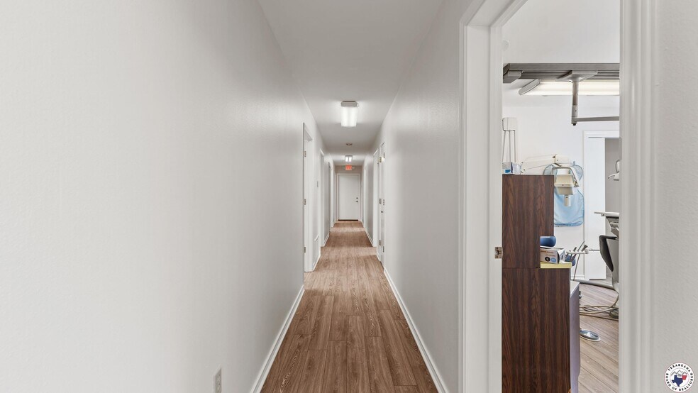 More Photos Of 901 N Kings Hwy, Wake Village Healthcare For Sale