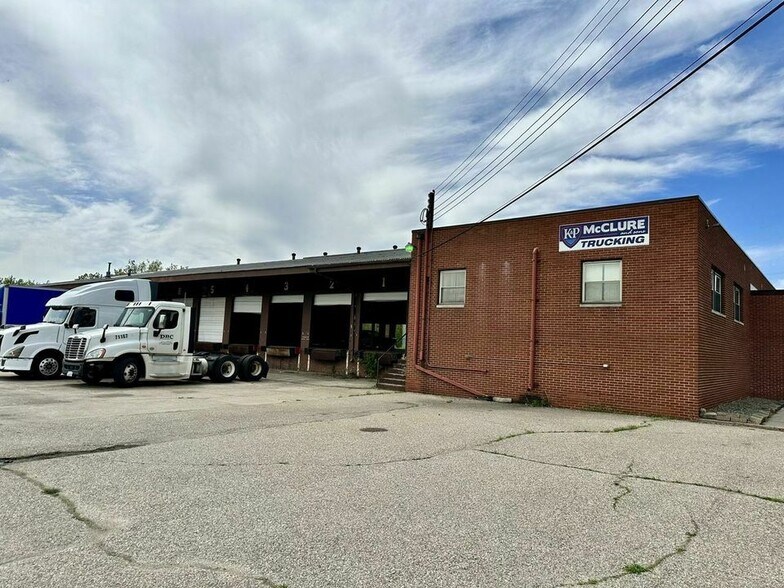 More Photos Of 3333 W Saint Joseph St, Lansing Truck Terminal For Lease