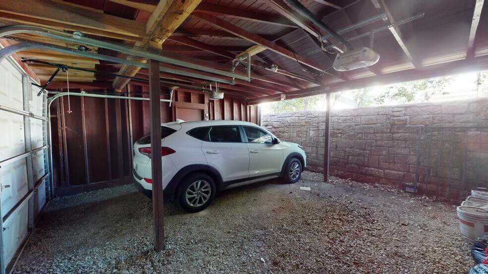 More Photos Of 1607 E 7th St, Austin Office For Sale